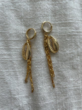 Load image into Gallery viewer, SHELL EARRINGS - Eleva the Label
